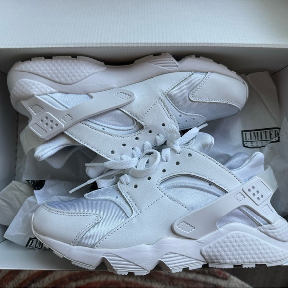 Women Size 7.5 Nike Air Huarache Pure Platinum Triple White DH4439-102 NEW Box - Picture 2 of 9
